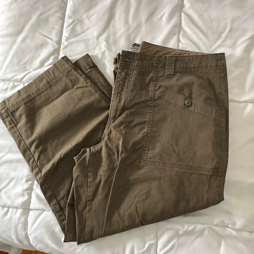 Columbia Women's khaki Capri pantacourt Pants Sz.16